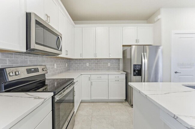 Building Photo - 14037 Kauai Dr