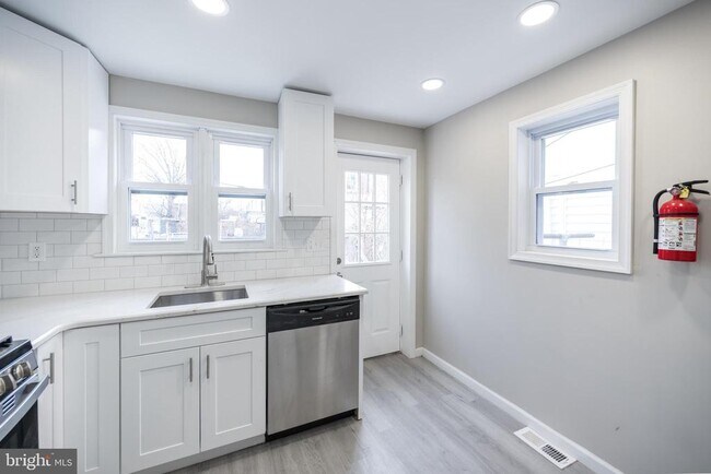 Building Photo - 2265 E Clearfield St