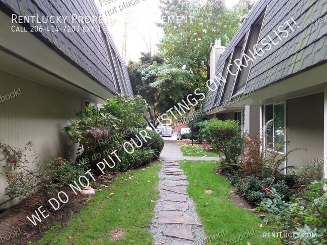 Building Photo - Super-Cute Updated 2-Bedroom Condo in Love...