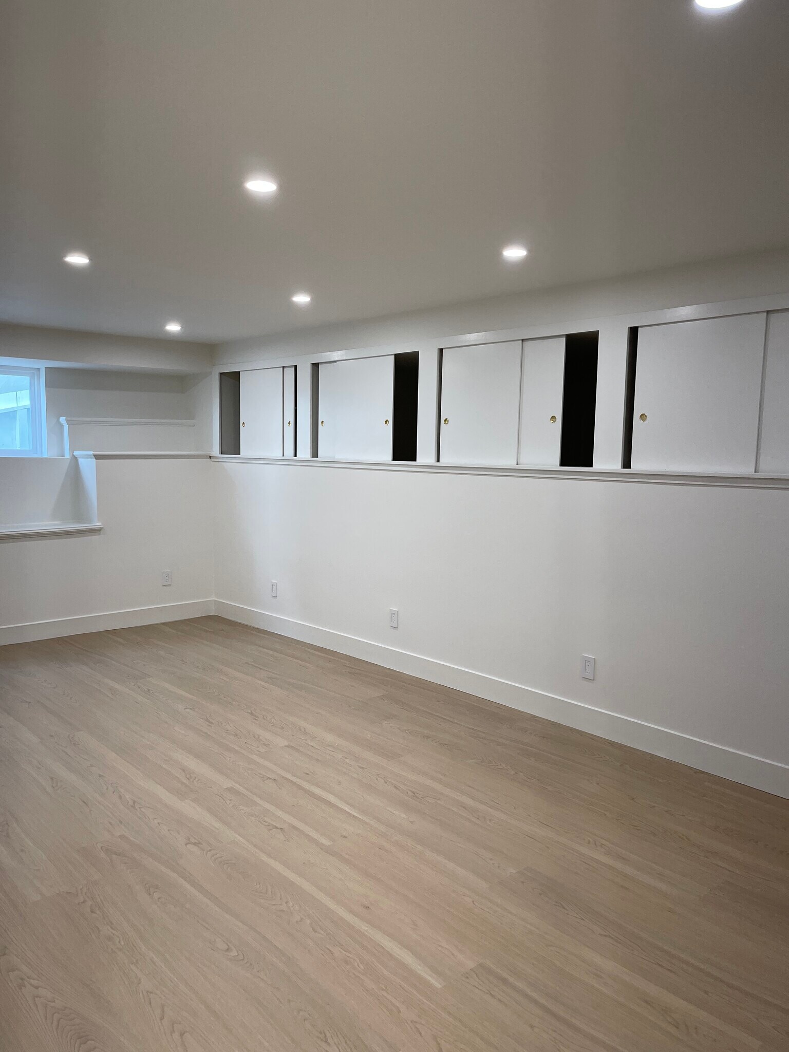 Building Photo - 633 Rocca Ave