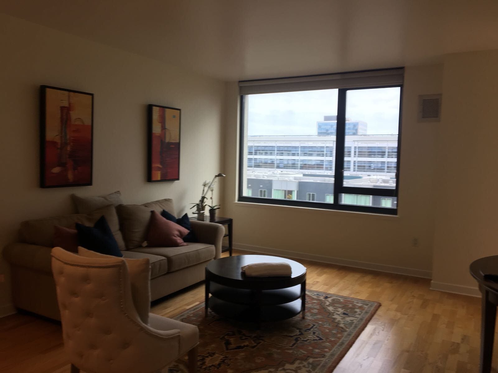 Building Photo - 260 King St