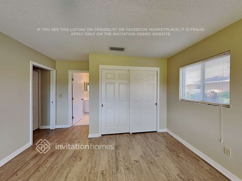 Building Photo - 6169 Half Moon Dr