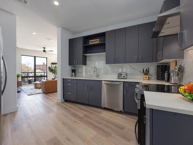 Building Photo - 303 31st Ave N