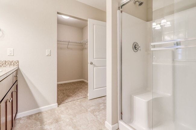 Building Photo - Spacious 4br/2.5ba house with garage in well maintained neighborhood