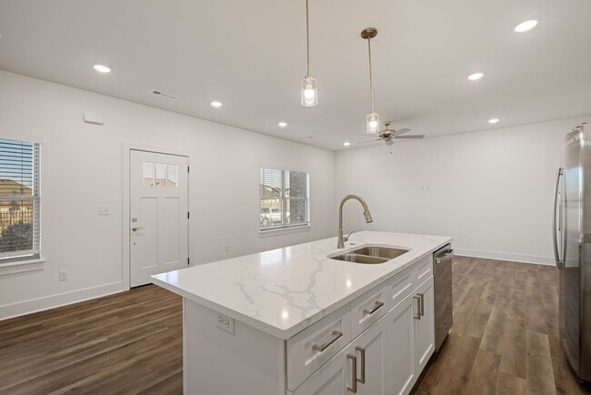 Building Photo - The Chateau at Been Road Villas 3 Bed, 2.5 Bath