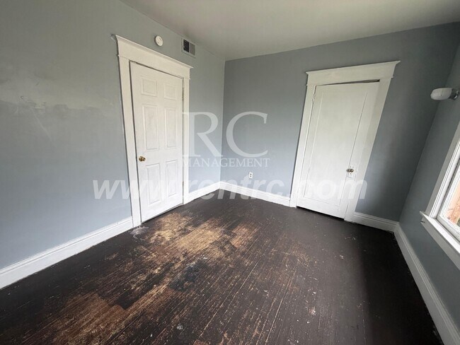 Building Photo - 107-4 Davis-