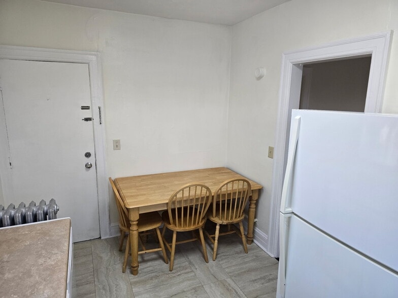 eat in kitchen - 12 Sharaf St