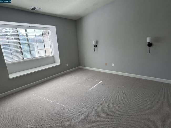 Building Photo - 85 Tahoe Ct