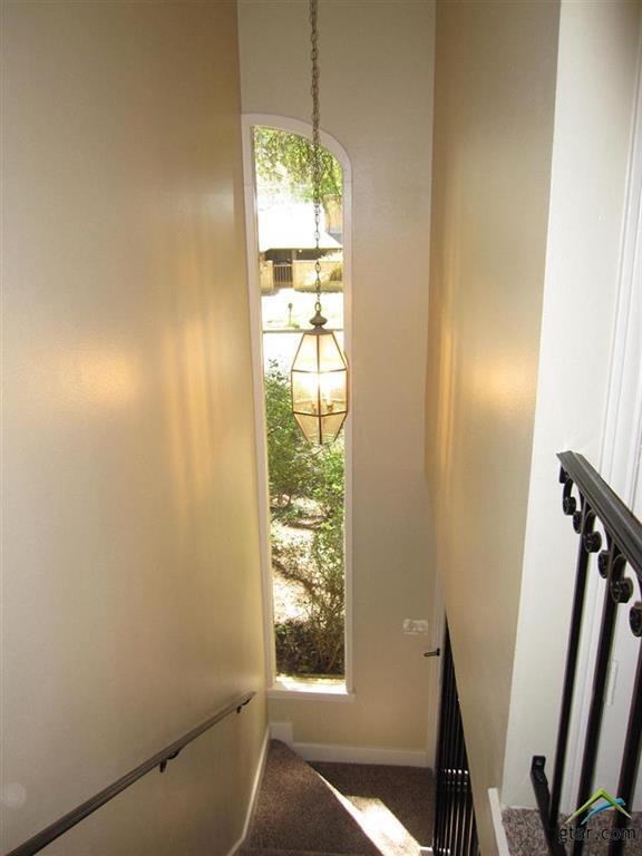 Building Photo - 323 Top Hill Dr