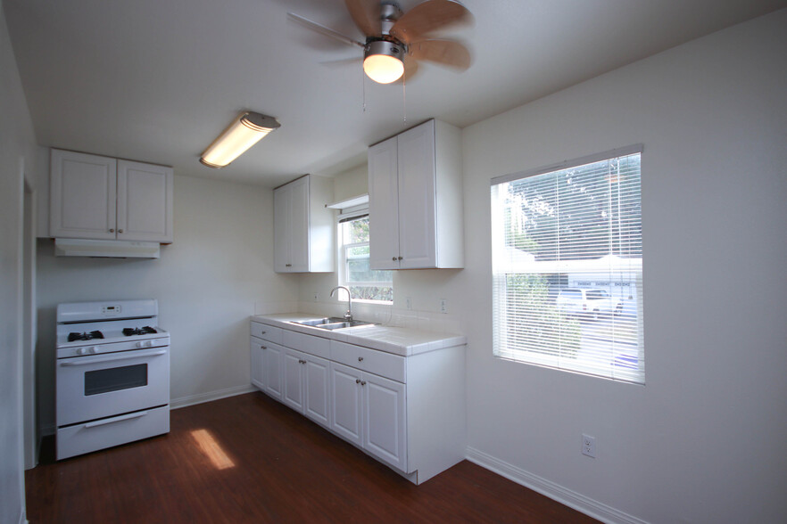 Building Photo - 3148 Abella St