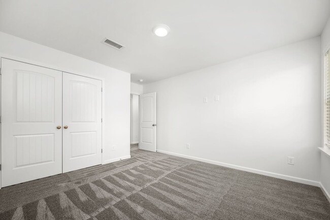 Building Photo - Park Place Townhome!