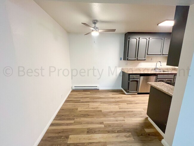 Building Photo - Cozy 2 Bedrooms; 1 Bathroom Condo in Warm ...