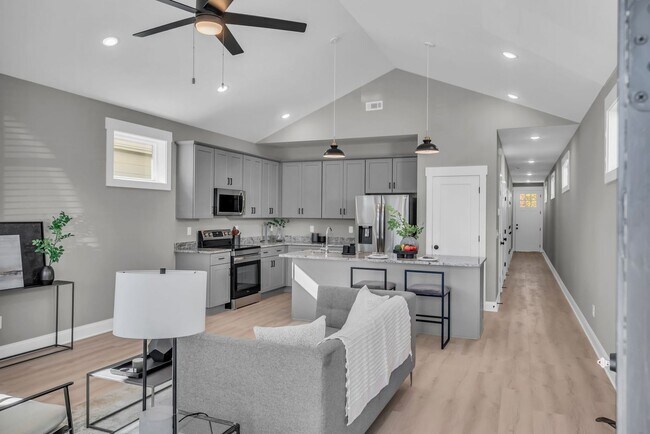 Building Photo - 307 Kate St