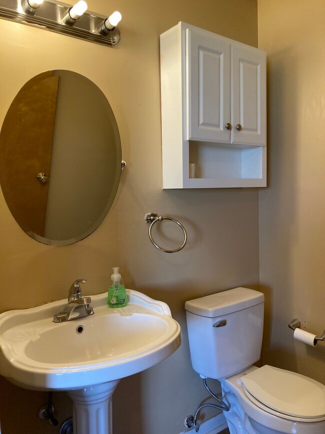 Building Photo - 112 Kristen Ct