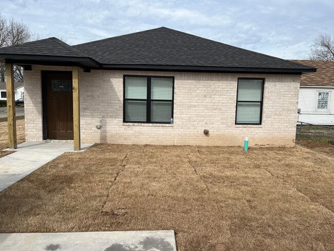 Primary Photo - CLEARWATER - NORTH ST DUPLEX