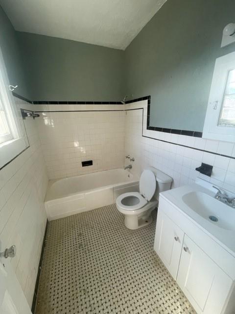 Building Photo - 165 S Monterey St