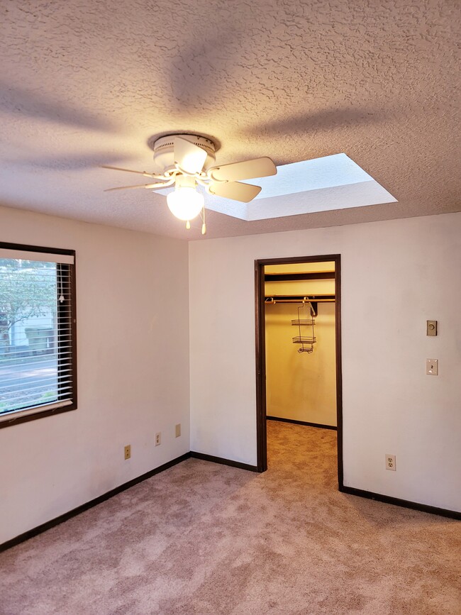 Building Photo - 18220 SW Pheasant Ln