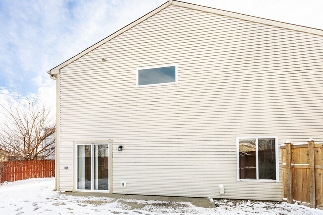 Building Photo - 700 Mountain Pine Dr