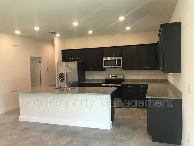 Building Photo - 3044 S Haberland Blvd