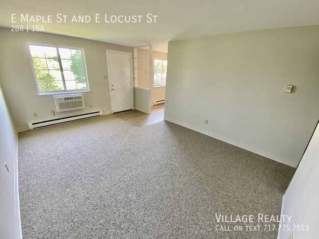 Building Photo - Remodeled 2-Bed with eat-in kitchen! Conve...