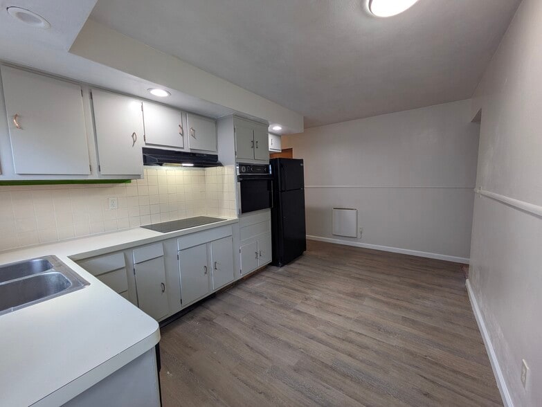 Building Photo - 617 June St