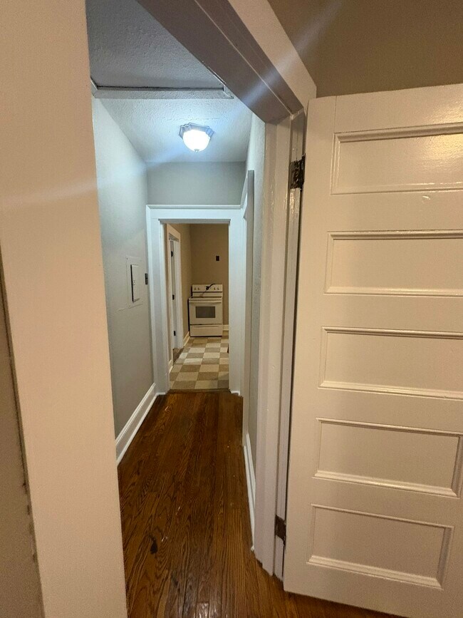 Building Photo - 509 Monroe Ave