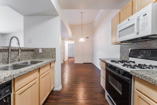 Building Photo - Gorgeous 3 Bedroom Seven Hills Condo For L...