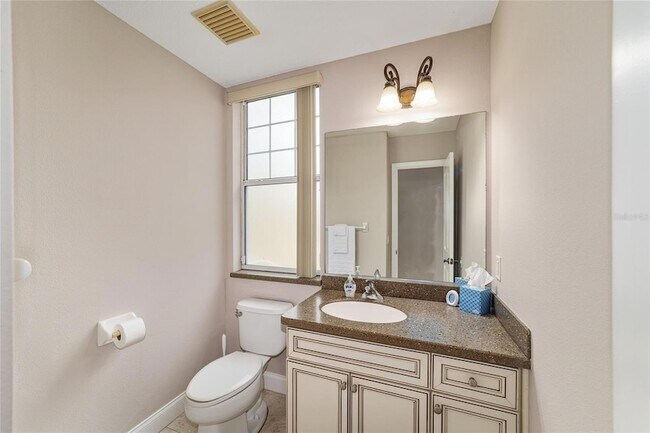 Building Photo - 1706 SW 27th St