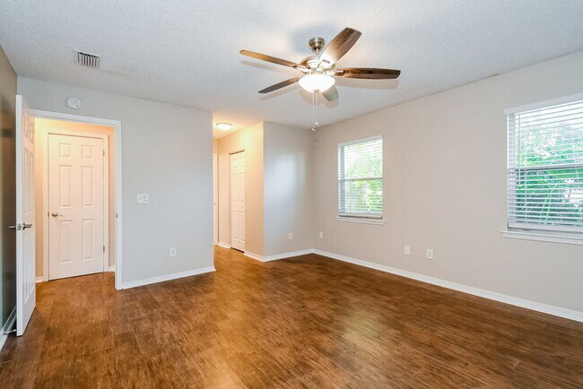 Building Photo - 11130 Losco Jct Dr S