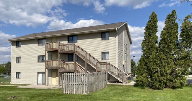 Primary Photo - 2810 Grand Ave