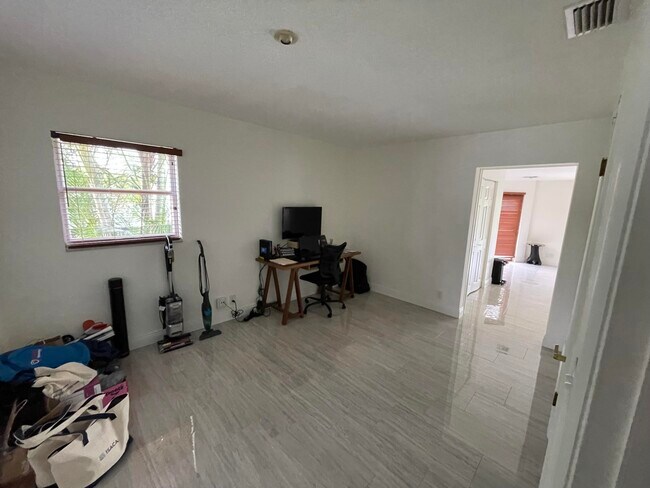 Building Photo - 208 Sims Creek Dr