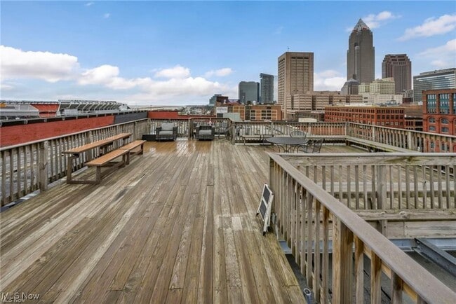 Building Photo - 1133 W 9th St