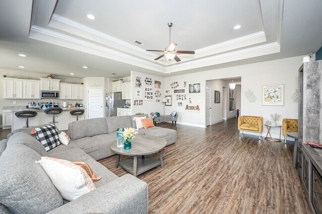 Building Photo - Beautiful 4 Bedroom 3 Bath Home!