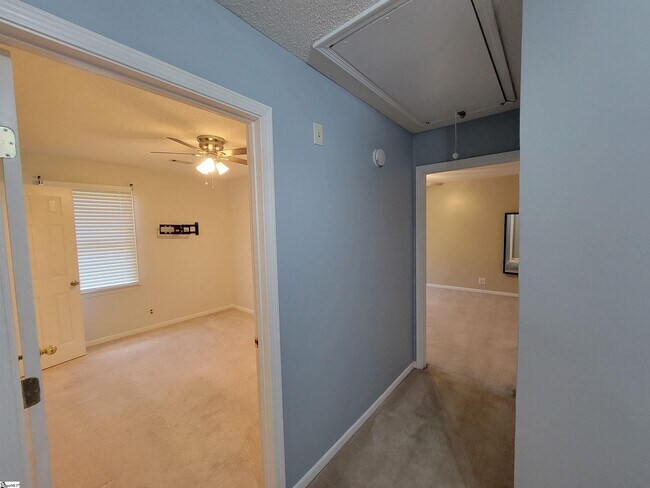 Building Photo - 503 Hillandale Rd