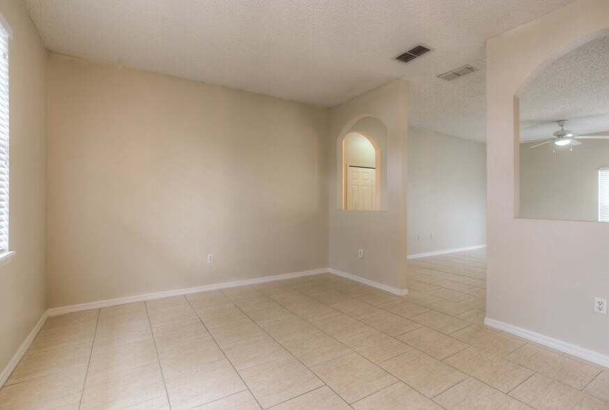 Building Photo - 2510 Sherbrook Ln