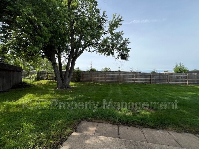 Building Photo - 6642 Holcomb Cir