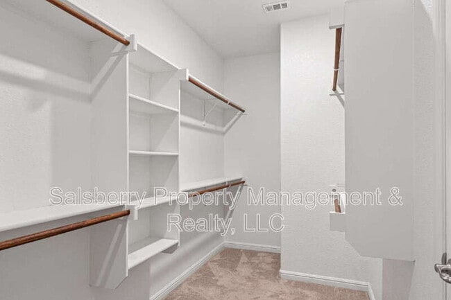 Building Photo - 821 Falcon Rd