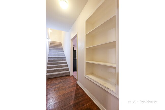 Building Photo - 308 E 32nd St
