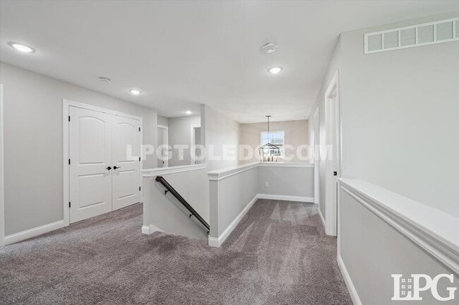 Building Photo - 1038 Stoneleigh Rd
