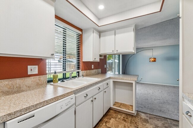 Building Photo - 1508 W Elm Pl