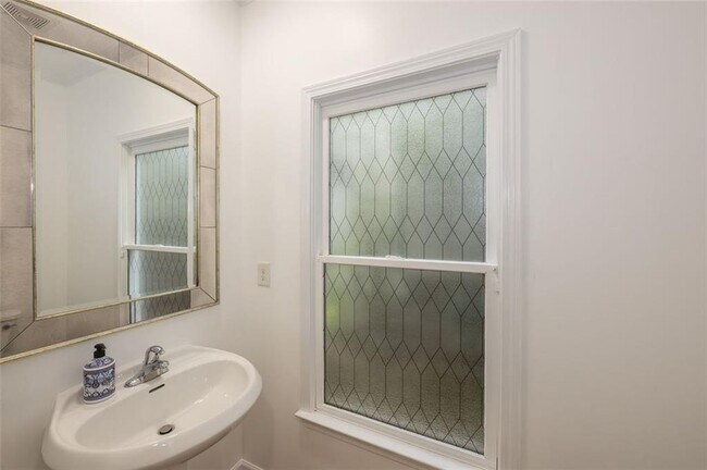 Building Photo - 1018 Berne St SE