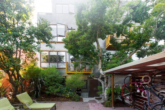 Building Photo - Contemporary, Large 1br/1ba Apt. Near Ashby BART