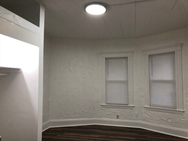 Building Photo - 14 K K Terrace