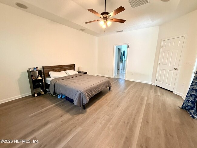 Building Photo - 2411 Golfview Dr