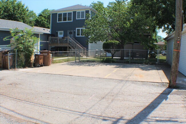 Building Photo - 2610 Hessing St