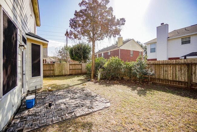 Building Photo - 822 Hyacinth Pl