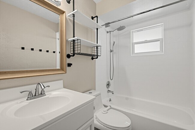 Building Photo - 855 Westport Dr