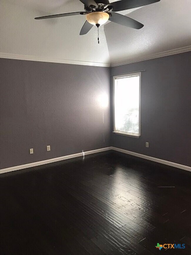 Building Photo - 419 Tomahawk Dr