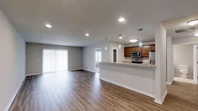 Building Photo - Condo Style Lower 1 Bedroom 1 Bathroom Apartment is Available