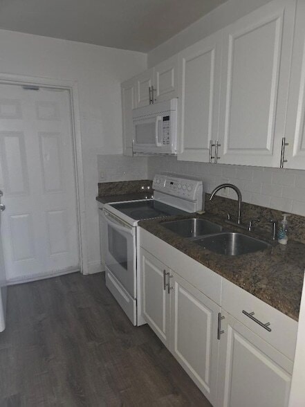 Building Photo - 1123 NW 3rd Ave